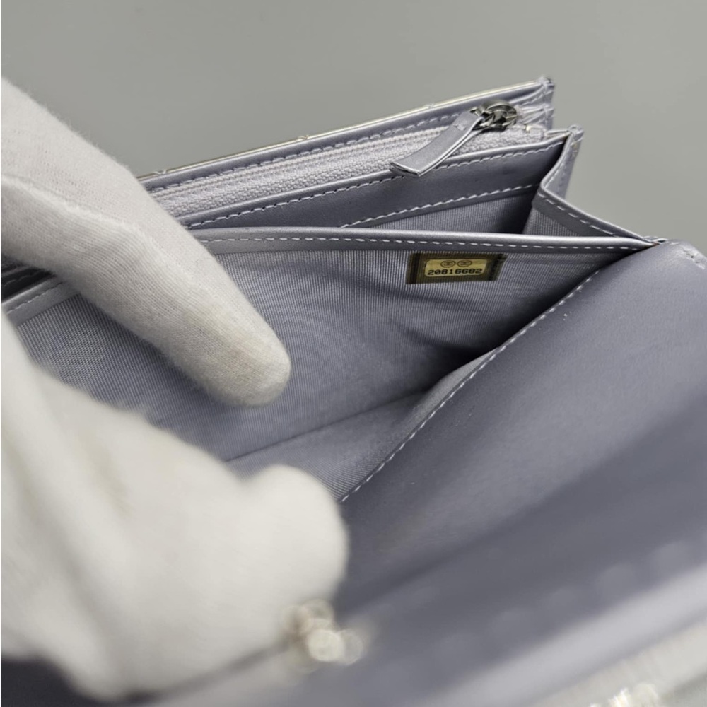 💜CHANEL Patent Leather Boy Flap Wallet/Clutch💜 - Picture 14 of 17